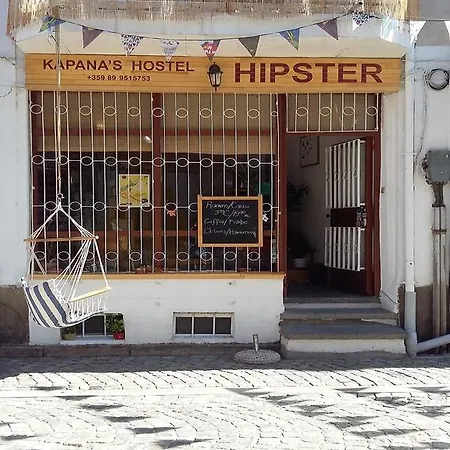 Hipster Guest *